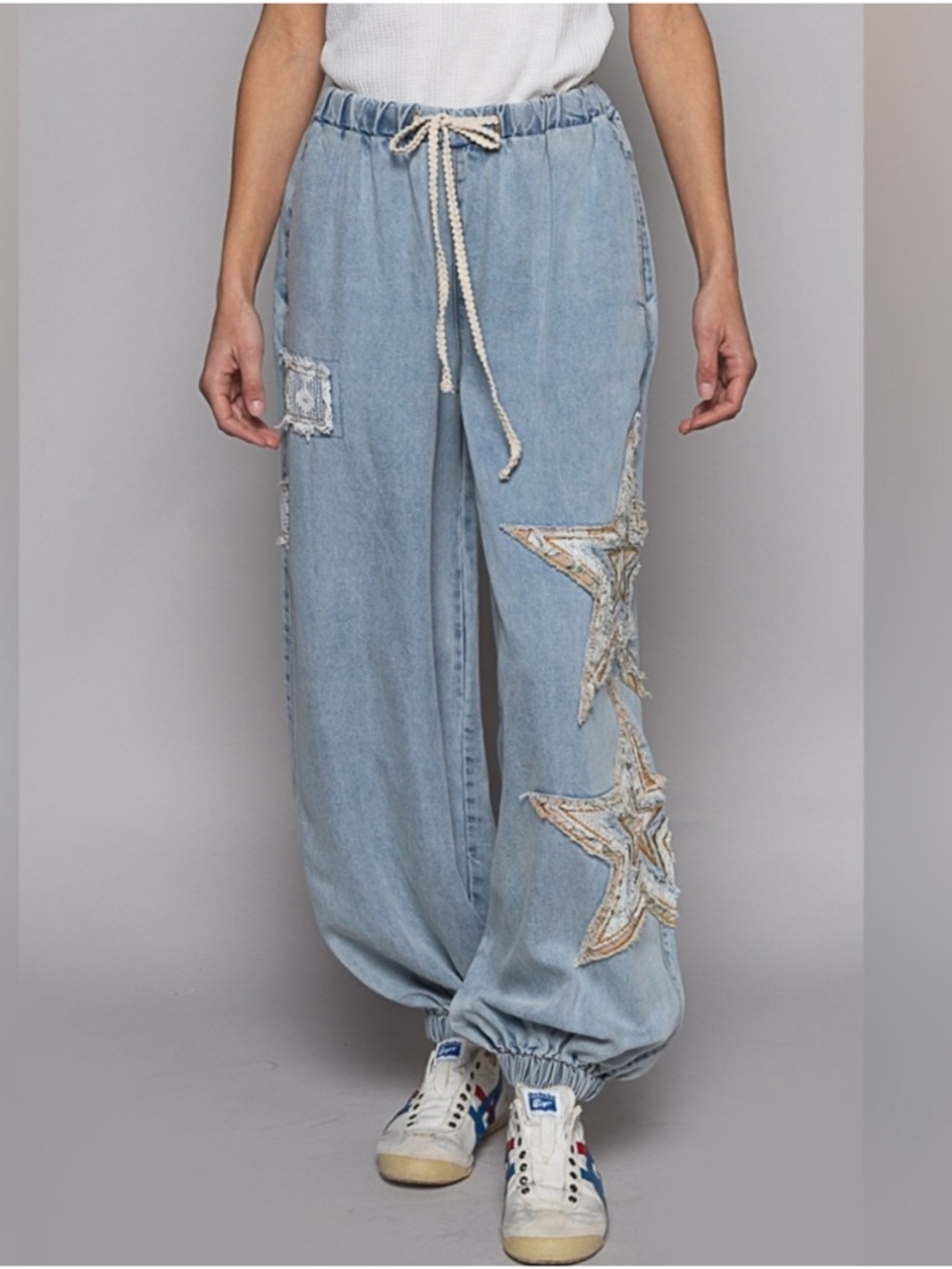 New: POL Light Wash Star Patch Wide Leg Denim Jogger Pants• Small - Picture 4 of 6